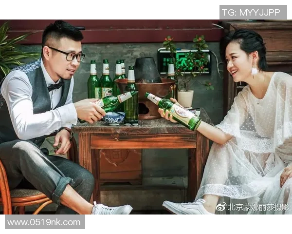 情侣同心穿搭足球情侣球衣展现爱的默契与激情