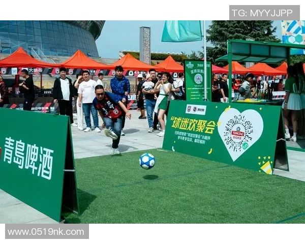 时尚与运动的完美结合足球球队夹克让你尽显球迷风采